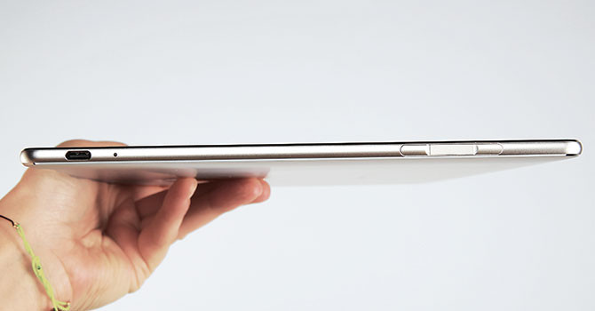 Stylowa obudowa i niemal całkowity brak złączy: nabywcom Huawei MateBook E musi wystarczyć jedno gniazdo USB-C.