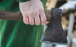 Makabryczna zbrodnia. Gość zabił gospodarza siekierą, gdy ten spał