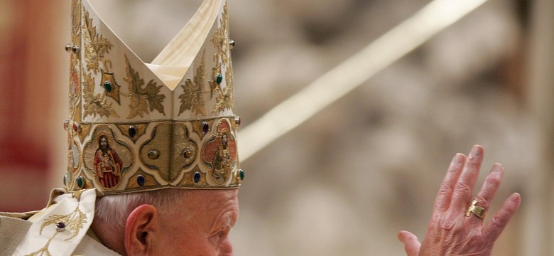 Abp Hoser: Jan Paweł II i jego nauczanie są przeszkodą dla neomarksistów