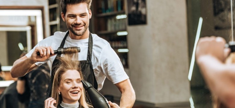 Starsze dbają dużo bardziej. Ciekawe wyniki badania "fryzjerskich" zwyczajów Polek