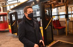 Stolica z trzecim szpitalem tymczasowym. Na Narodowy pacjentów zawiozą autobusy [WIDEO]