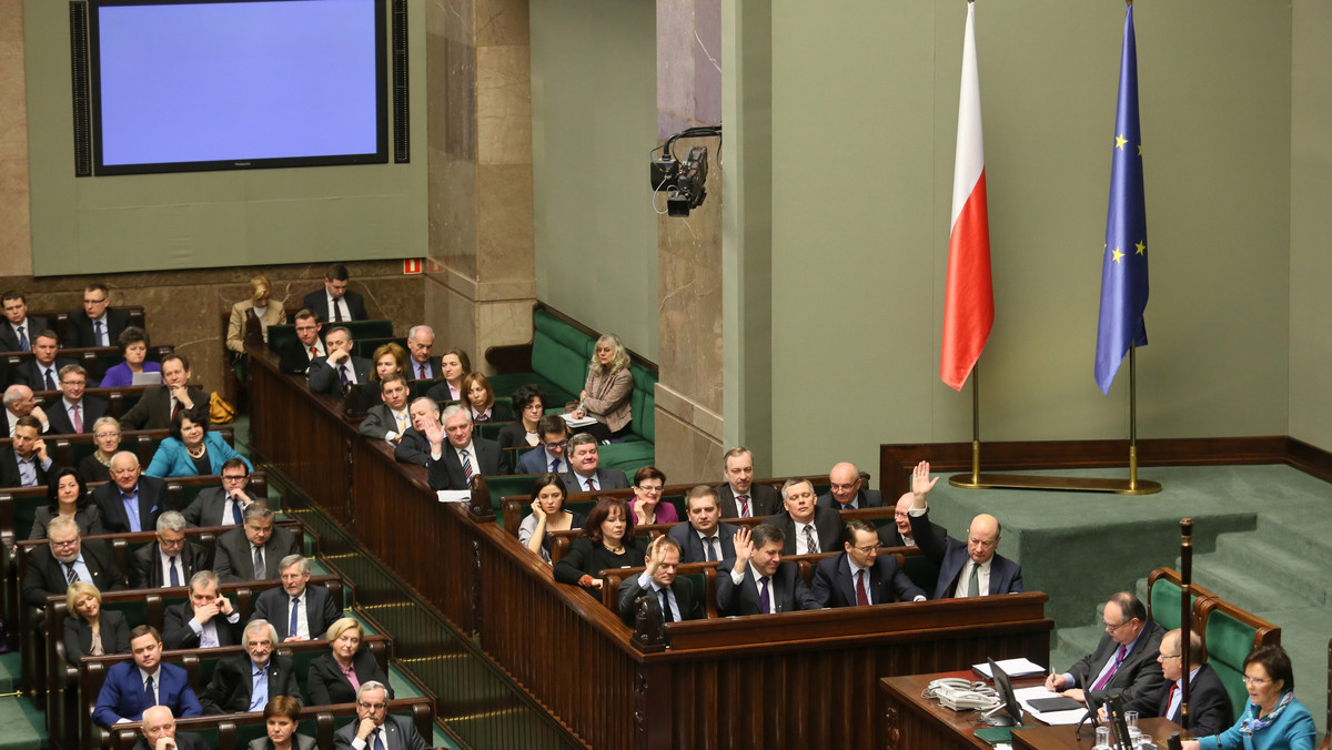 Polski rząd dostał ultimatum - ma 2 miesiące na powiadomienie, co zrobił, by uregulować problem zapłodnienia in vitro. Jeśli tego nie zrobi, może mieć sprawę przed Europejskim Trybunałem Sprawiedliwości - informuje "Gazeta Wyborcza".