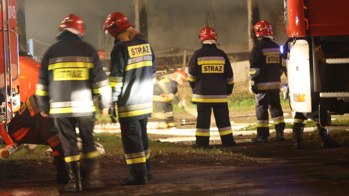 Policjanci zatrzymali cztery osoby pod zarzutem podpalania stogów i stodoły w okolicy Przytocznej (Lubuskie). Wśród nich jest strażak ochotnik podejrzany o zlecanie podpaleń – poinformował rzecznik lubuskiej policji Sławomir Konieczny.