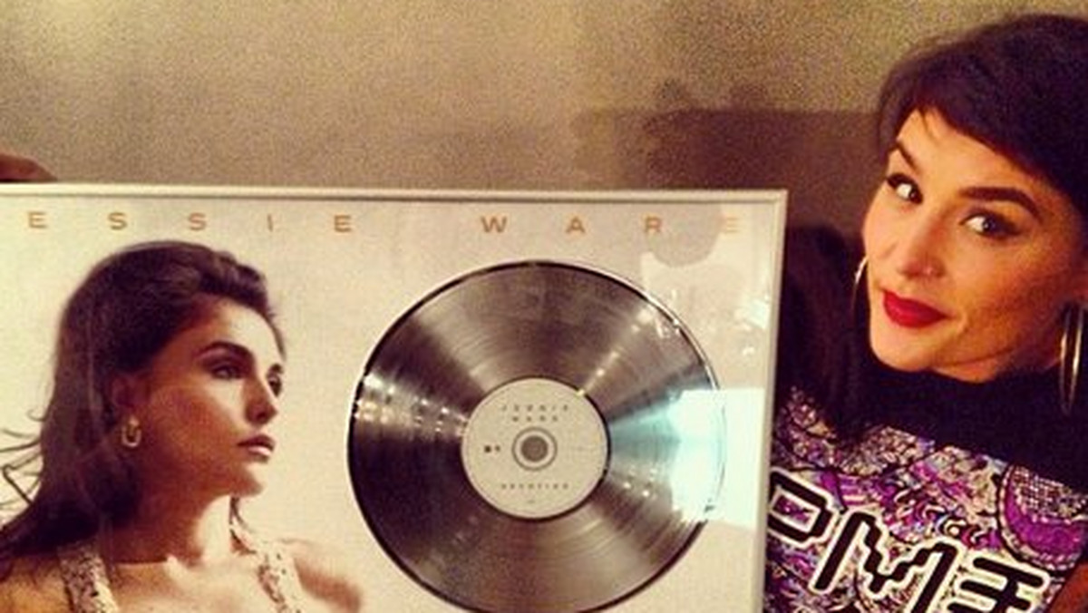 Jessie Ware podziękowała polskim słuchaczom za Platynową Płytę, którą artystka uzyskała za sprzedaż swojego debiutanckiego albumu "Devotion".