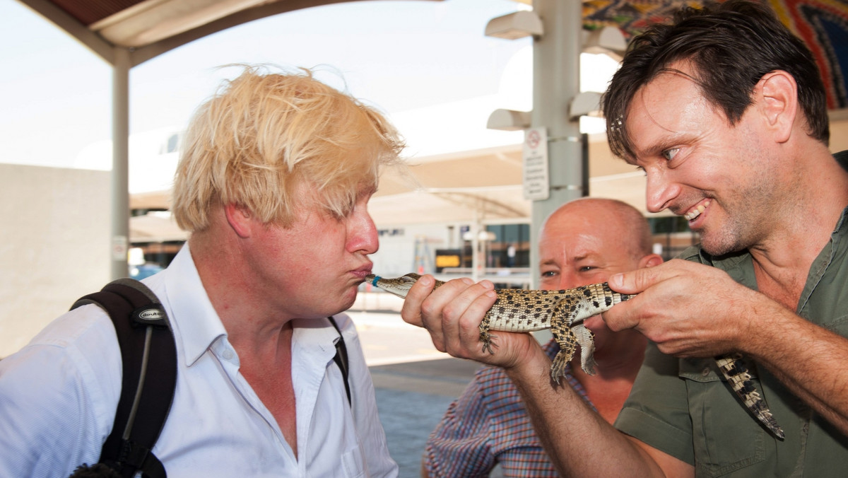 Burmistrz Londynu Boris Johnson, który spędza urlop w Australii, pocałował we wtorek... krokodyla. Nie przypadkowego gada, lecz krokodyla imieniem George, nazwanego tak na cześć syna księcia Williama i księżnej Kate.