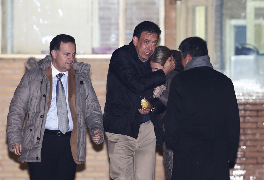 Humberto Moreira, center, a former ally of Mexican President Enrique Peña Nieto, leaves the Soto del Real penitentiary near Madrid, Spain, January 22, 2016.