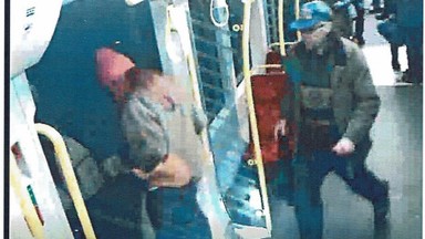 Pobił dwie Ukrainki w tramwaju. Policja pokazuje zdjęcie z monitoringu. Rozpoznajesz go?