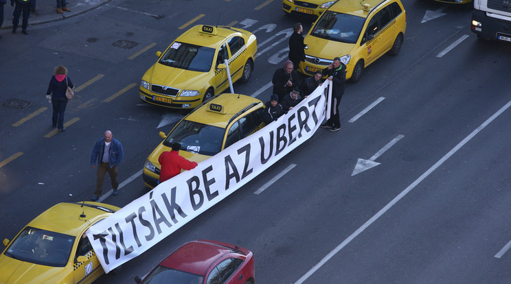 A taxisok régóta követelik az Uber beszüntetését / Fotó: Isza Ferenc