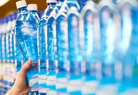 Woda w butelkach jest niezdrowa? Może powodować zaburzenia hormonalne i astmę