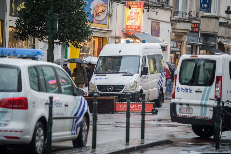 Policyjne furgonetki