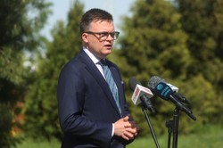 Szymon Hołownia w orędziu z okazji Dnia Flagi: Na wojny domowe czas był wtedy, gdy wokół był pokój