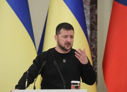 "Zniszczenia przekraczają 90 proc.". Zełenski publikuje najnowsze zdjęcia Google Maps