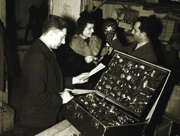 Ozdoby świąteczne były również popularnym prezentem kupowanym przez warszawiaków.