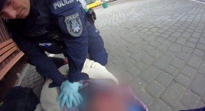 Miała otwarte puste oczy. Policjant zdążył krzyknąć, że nie oddycha. Wstrząsające nagranie