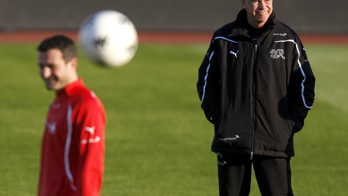 Ottmar Hitzfeld przewiduje, że nadchodzący sezon Bundesligi będzie podobny do poprzedniego. - Sprawa tytułu znów rozstrzygnie się pomiędzy Bayernem Monachium i Borussią Dortmund. Te zespoły mają największy potencjał - ocenił.