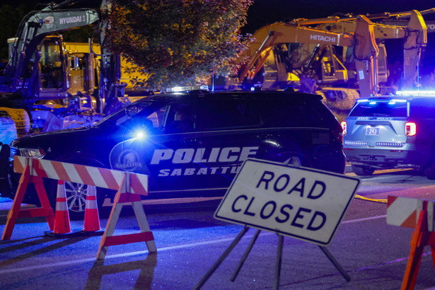 Policyjna blokada na drodze po strzelaninie w Lewiston w stanie Maine