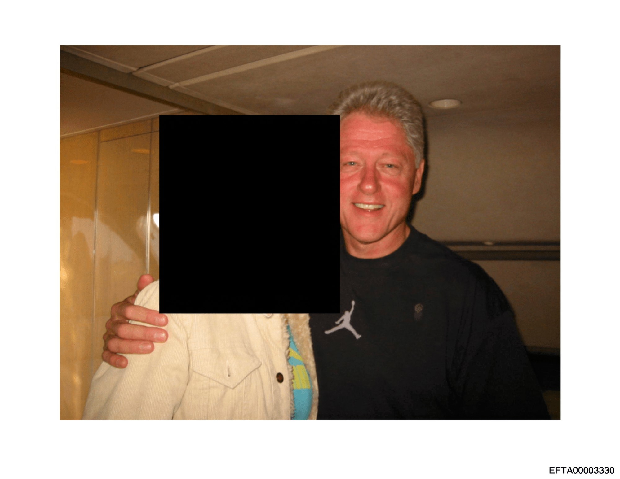 Na tejto fotografii, ktorú zverejnilo ministerstvo spravodlivosti v Washingtone, D.C., USA, je zachytený bývalý prezident USA Bill Clinton.