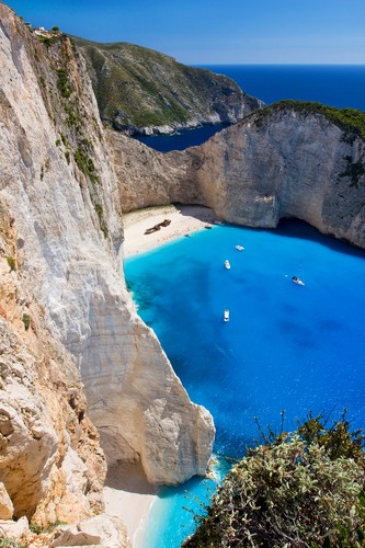 7. miejsce wśród najchętniej wybieranych kierunków zajmuje grecka wyspa Zakynthos, która stała się prawdziwych hitem wakacji.