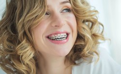 Proste zęby to nie tylko ozdoba. Zły zgryz może powodować problemy zdrowotne