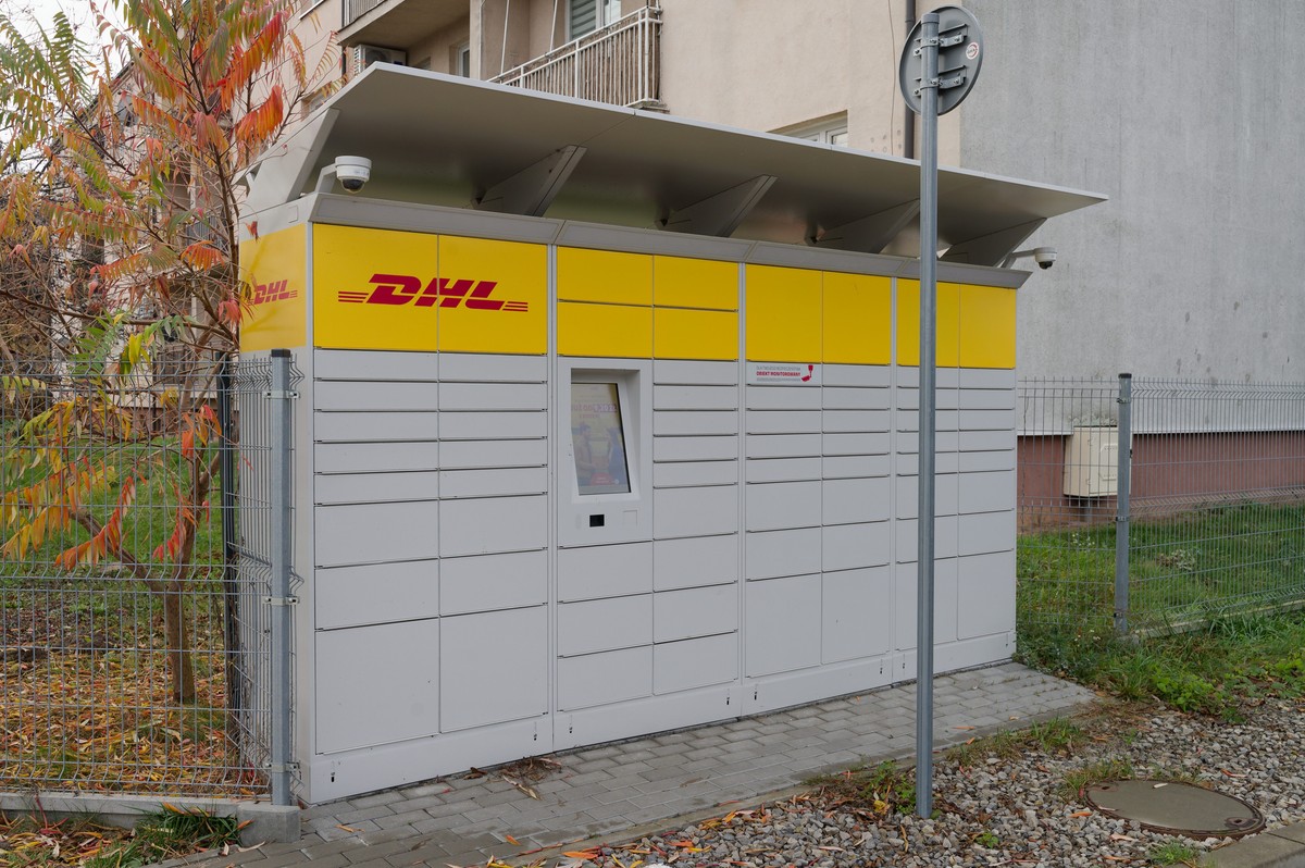 DHL zwiększa liczbę automatów paczkowych. Świąteczny szczyt zakupowy nadchodzi