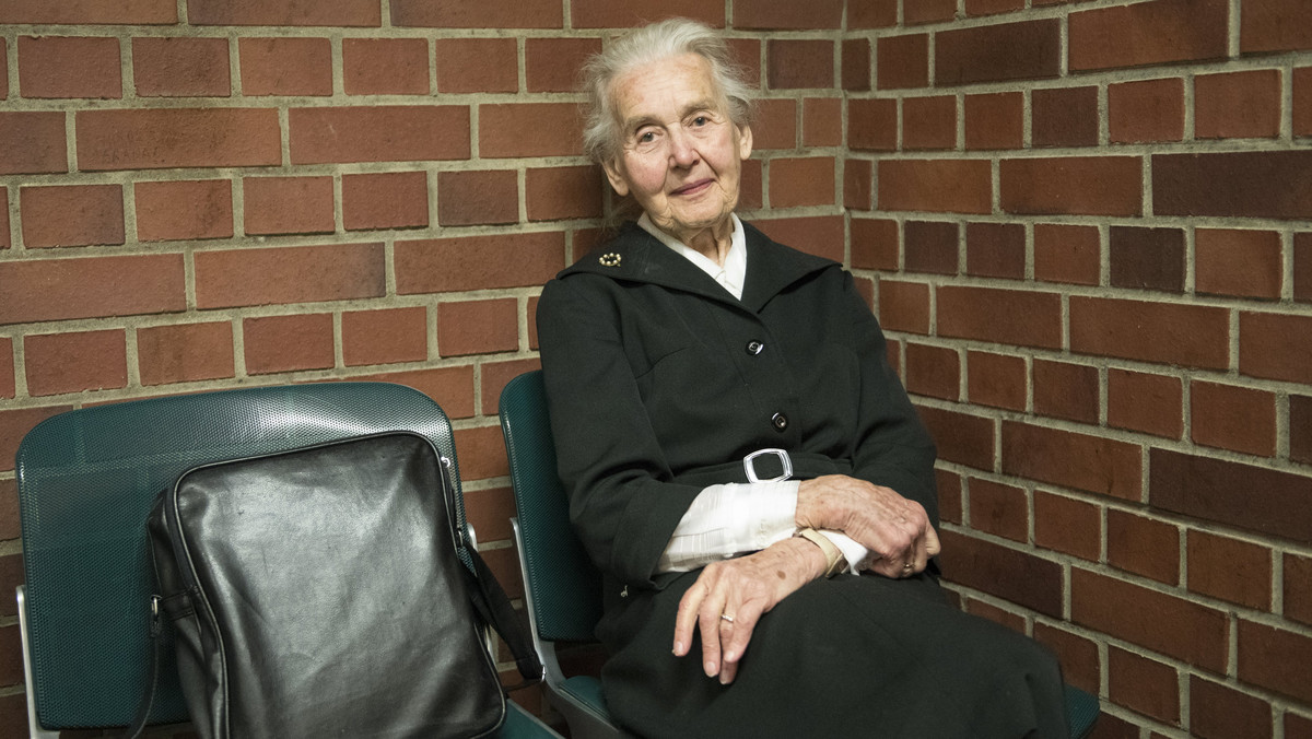 89-letnia Ursula Haverbeck, która nie stawiła się w więzieniu w celu odbycia kary za negowanie Holokaustu, została zatrzymana i osadzona w zakładzie karnym w Bielefeld (Nadrenia Północna-Westfalia) - poinformowały dziś prokuratura i policja.
