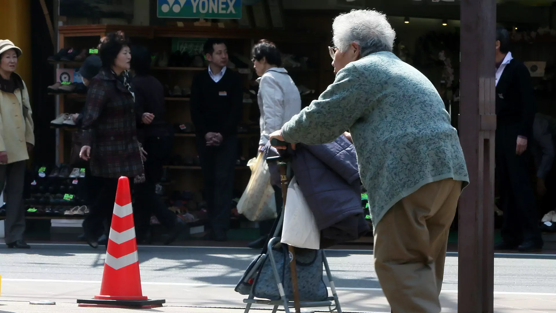 Japonia się starzeje. Wymowna decyzja firmy produkującej pieluchy