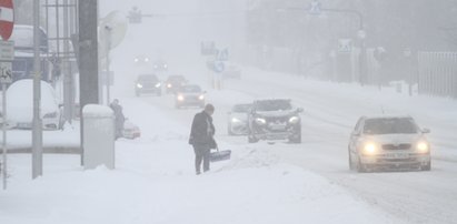 Atak zimy w całej Polsce. Sypie tak, że drogowcy miejscami są bezradni! [ZDJĘCIA]