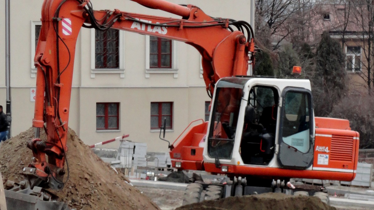 W poniedziałek zamknięto drogę powiatową Bierawa – Cisek w związku z budową mostu na Odrze. Inwestycja warta jest 20 mln zł. Nowy most m.in. umożliwi samochodom ciężarowym dojazd do pobliskich zakładów.