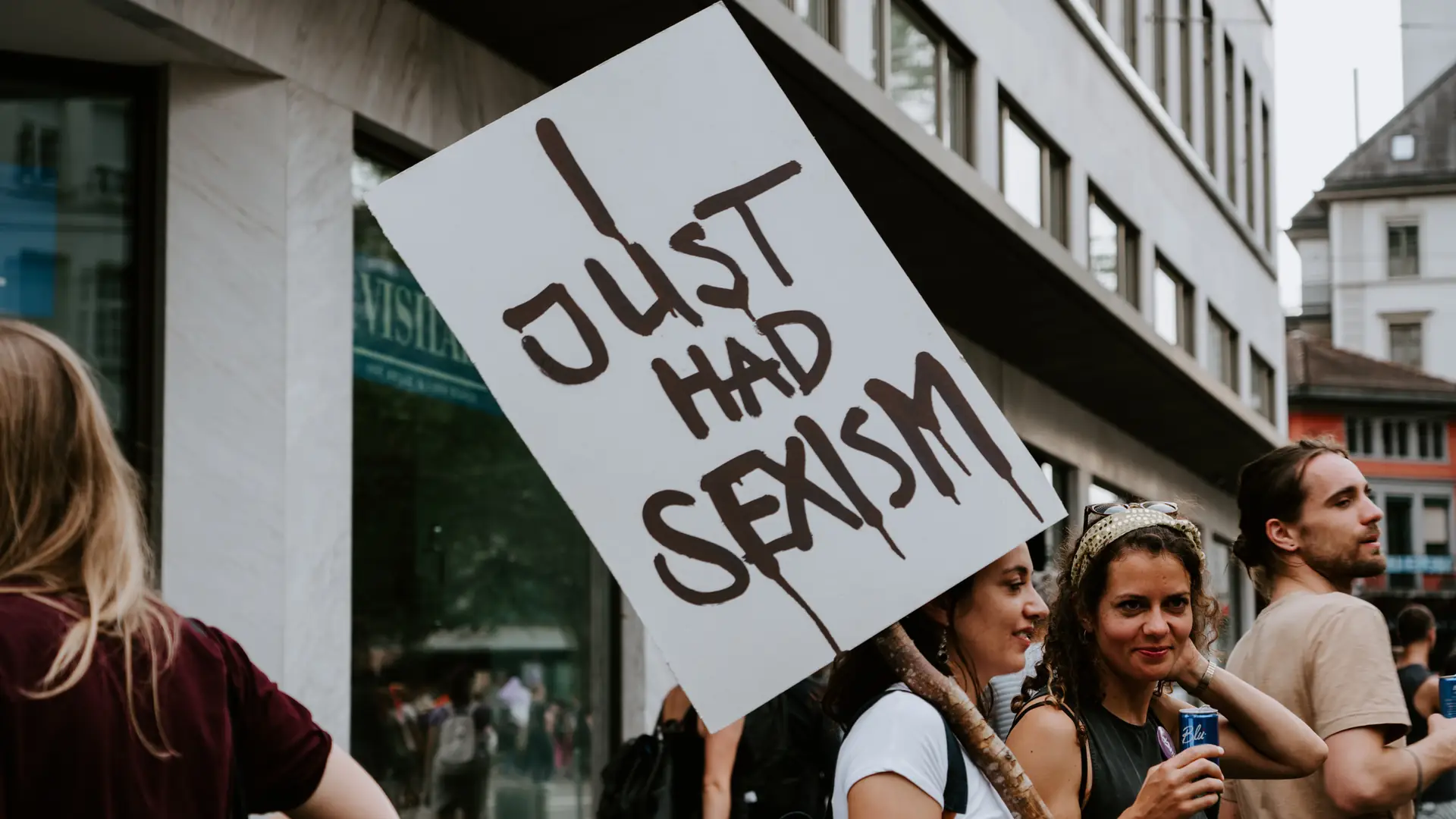 Co to jest catcalling? W Holandii można za niego zapłacić mandat