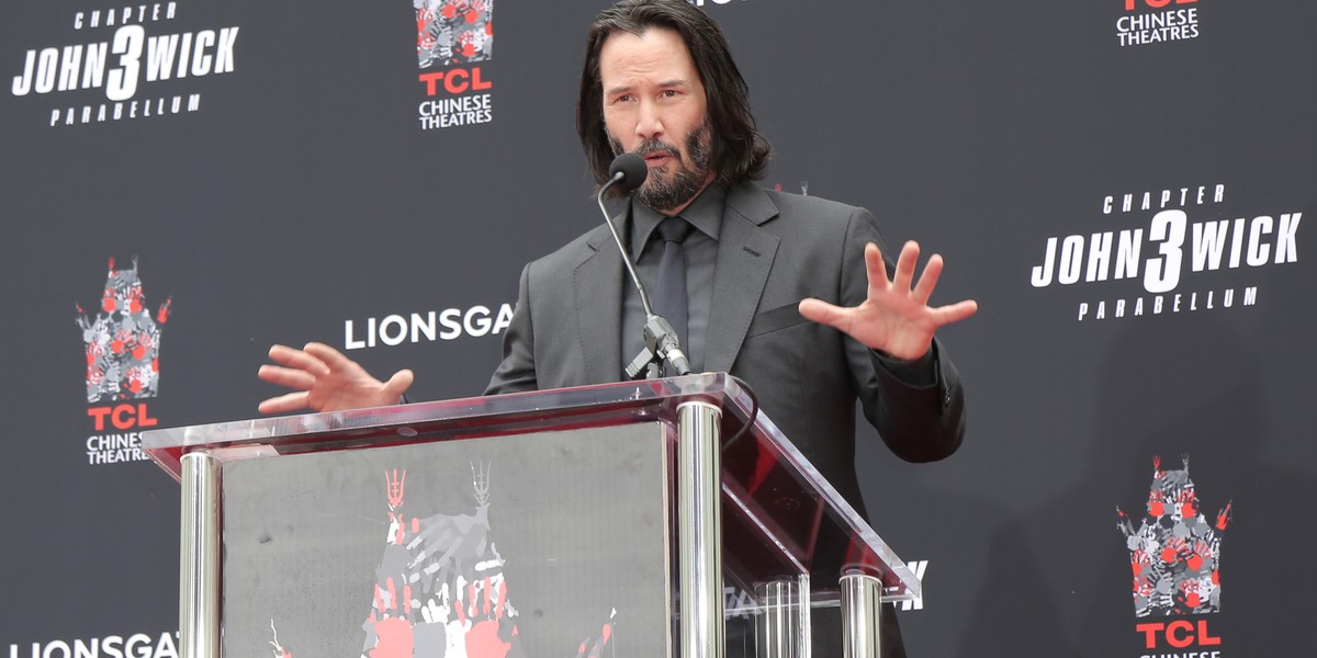 Keanu Reeves jest leworęczny