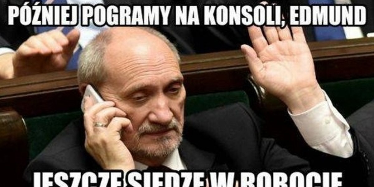 Takiej fali memów dawno nie było. Bohater jest jeden