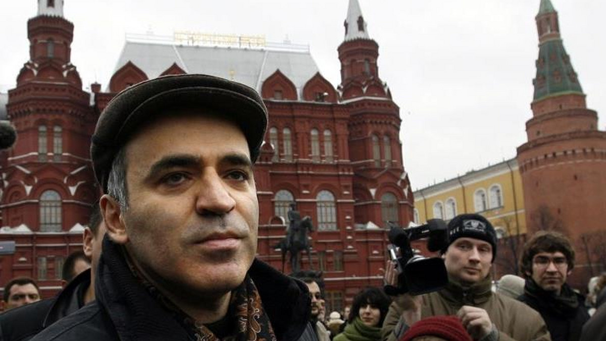 Były szachowy mistrz świata i jeden z liderów opozycji demokratycznej w Rosji Garri Kasparow chce uzyskać paszport łotewski, aby kontynuować działalność polityczną już jako obywatel tego kraju.