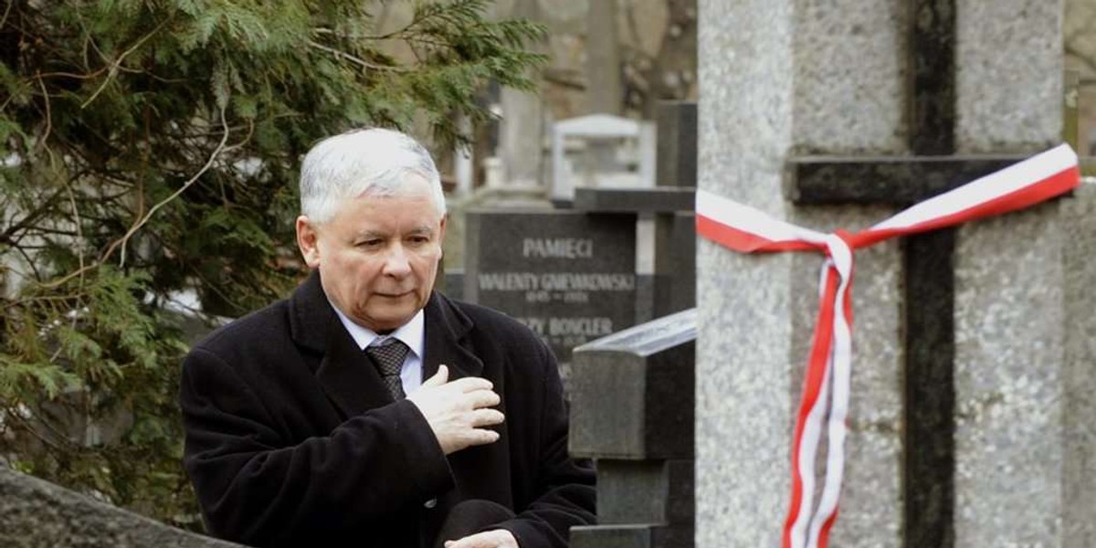 Kaczyński odwiedził grób brata. Ten symboliczny