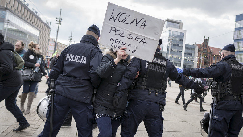 Demonstracja "koronasceptyków" w Katowicach