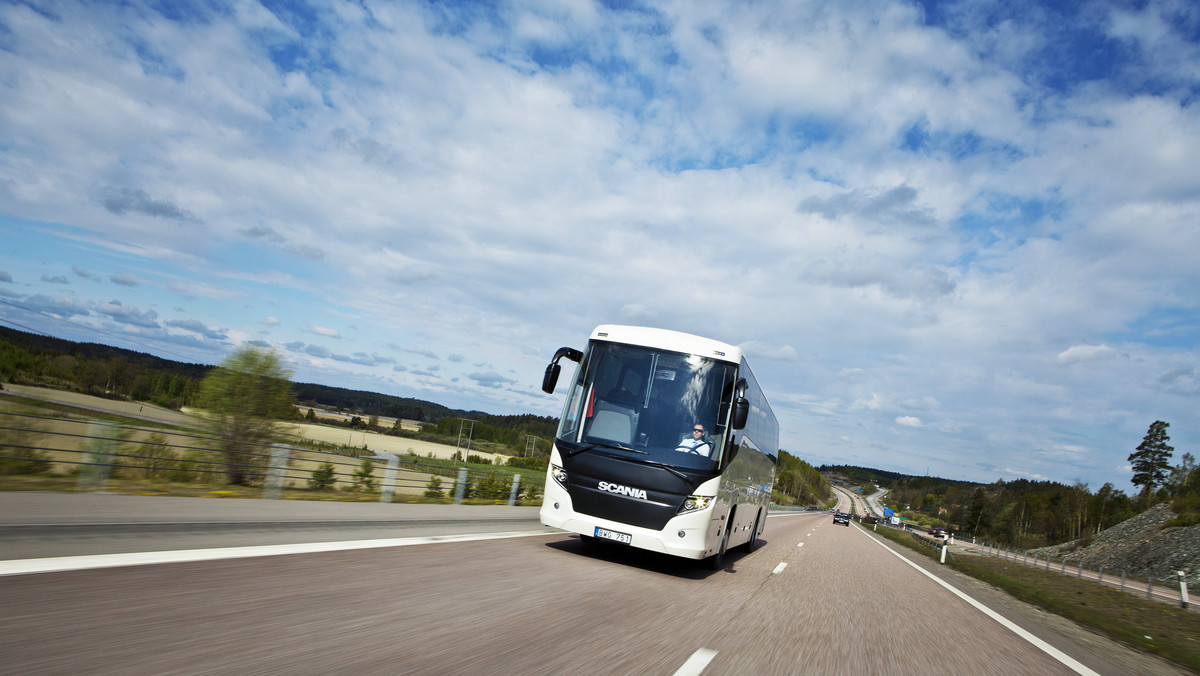 Uruchomienie połączenia autobusowego na linii słowacki Preszów–lotnisko w Jasionce – przewiduje porozumienie, które podpisali wczoraj w Rzeszowie marszałek woj. podkarpackiego Władysław Ortyl i jego odpowiednik z kraju preszowskiego Milan Majersky.