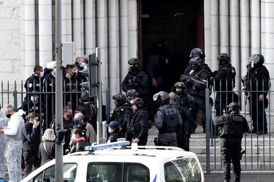 Macron: To 'islamistyczny atak terrorystyczny' na Francję. Liczba żołnierzy na ulicach wzrośnie do 7 tys.