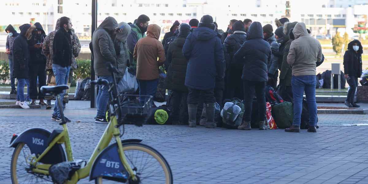 Tysiące migrantów koczuje w stolicy Białorusi. 