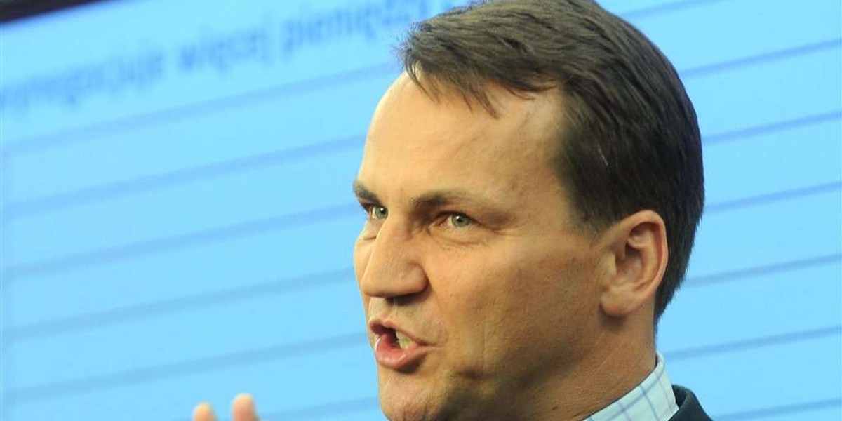 Sikorski straszy kibolami: Oni będą rządzić za dwa tygodnie!