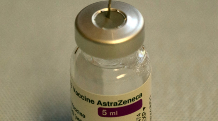 Akár egy évig is védhet az AstraZeneca vakcinája / Fotó: MTI/Vajda János