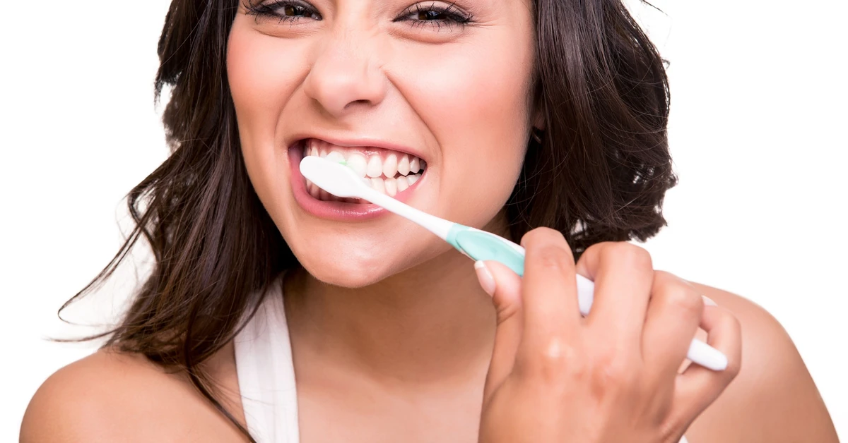 Prawidłowa technika ważniejsza niż sprzęt. Tak trzeba szczotkować zęby. Naukowcy ujawniają