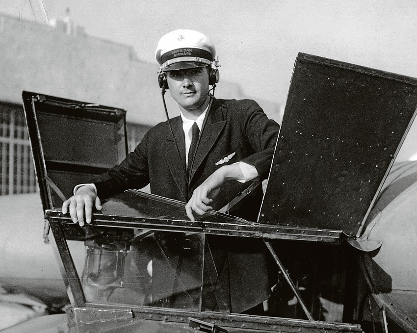 Za potrebe snimanja Hjuz je i sam poleteo, srušio se, pretrpeo potres mozga, pao u jednodnevnu komu i probudivši se iz nje otišao pravo na set