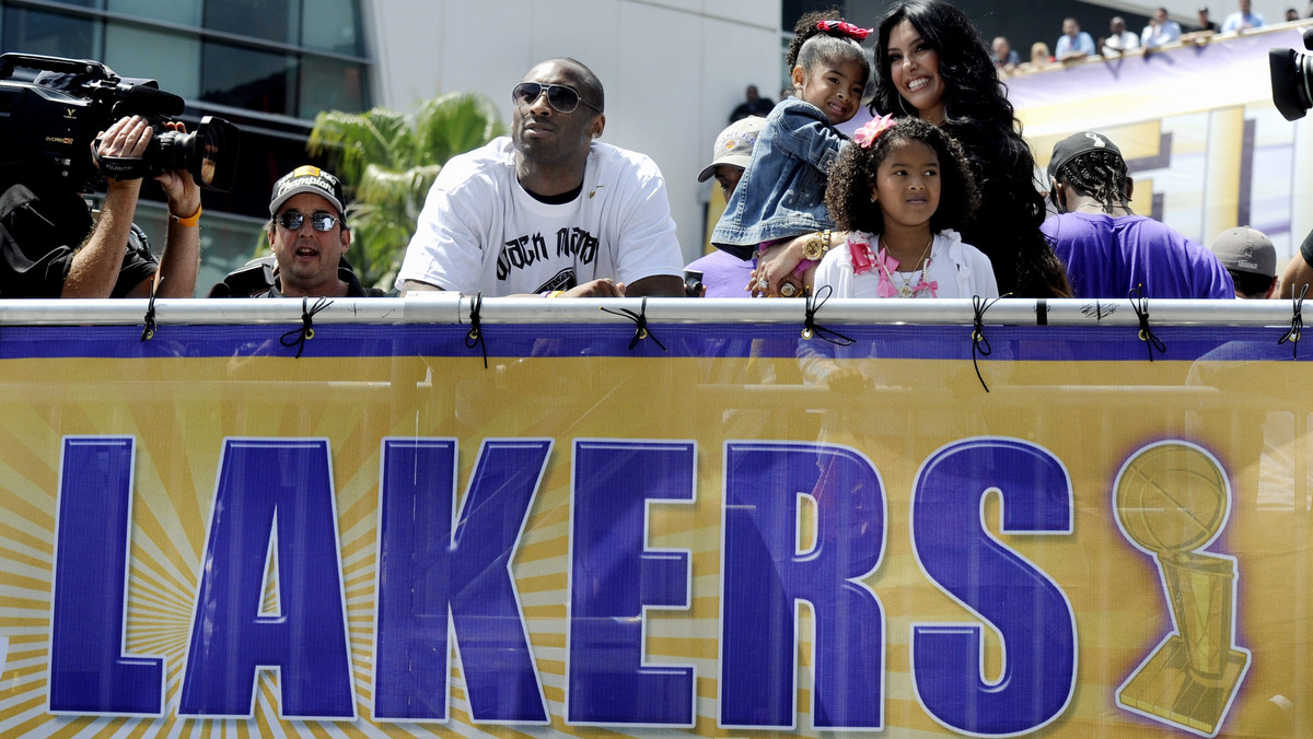 Los Angeles Lakers pozyskali dwóch zawodników, którzy mają im w nowym sezonie pomóc w obronie mistrzowskiego tytułu. Do ekipy prowadzonej przez Phila Jacksona dołączyli Matt Barnes i Theo Ratliff - informują amerykańskie media.