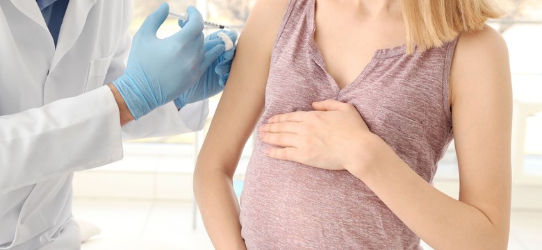 Pfizer będzie testować szczepionki na Covid-19 u kobiet w ciąży