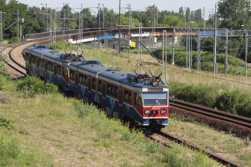 W wakacje nie pojedziesz WKD. Kolejarze rozpoczynają remont torów