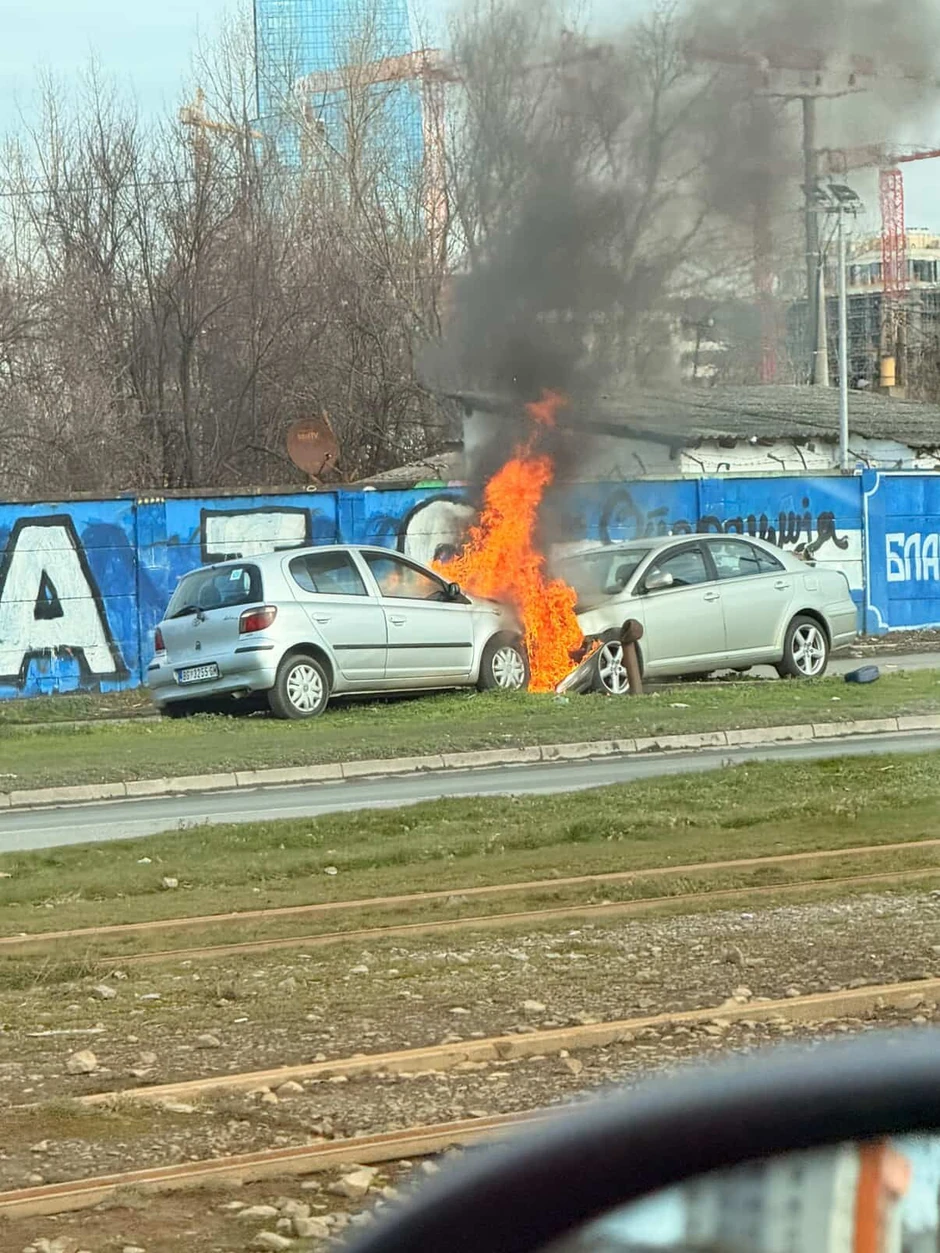 Požar blok 70, zapaljeni automobili, Novi Beograd