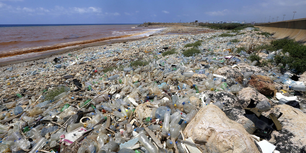 Ten kalkulator, policzy ile zużywasz odpadów plastikowych rocznie. Sprawdź wynik 