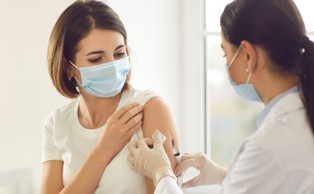 Holenderscy medycy nie będą obowiązkowo szczepić się przeciw Covid-19