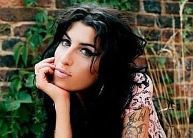 amy-winehouse-d0000110F6f02634bc4bd