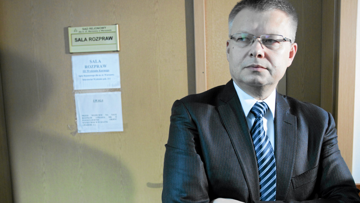 Sąd przyznał 20 tys. zł byłemu szefowi MSWiA Januszowi Kaczmarkowi za "oczywiście niesłuszne" jego zatrzymanie 30 sierpnia 2007 r. w związku z podejrzeniem w tzw. aferze przeciekowej - informuje "Gazeta Wyborcza".