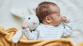 U progu demograficznej katastrofy gminy walczą o mieszkańców. Wypłacają becikowe